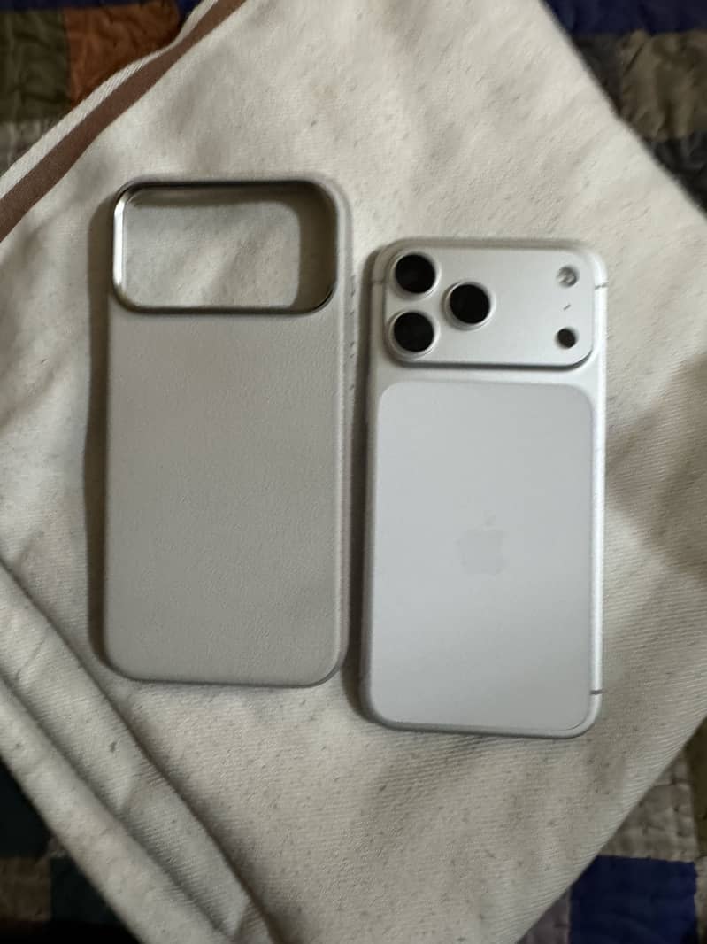 Apple iPhone 17 Pro Max 12