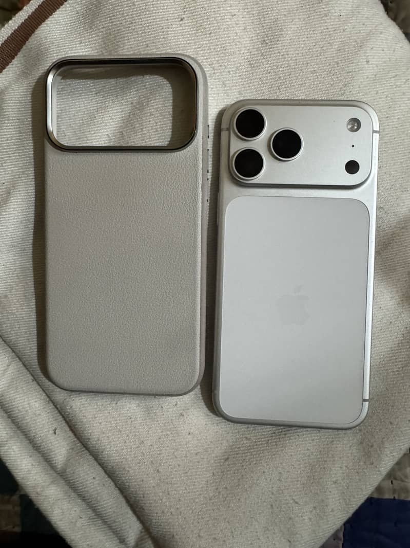 Apple iPhone 17 Pro Max 13