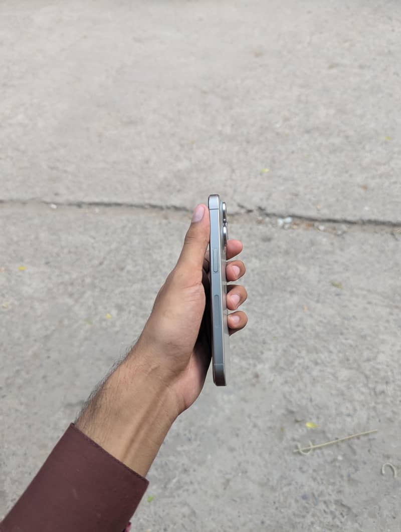 Apple iPhone 15 Pro 2