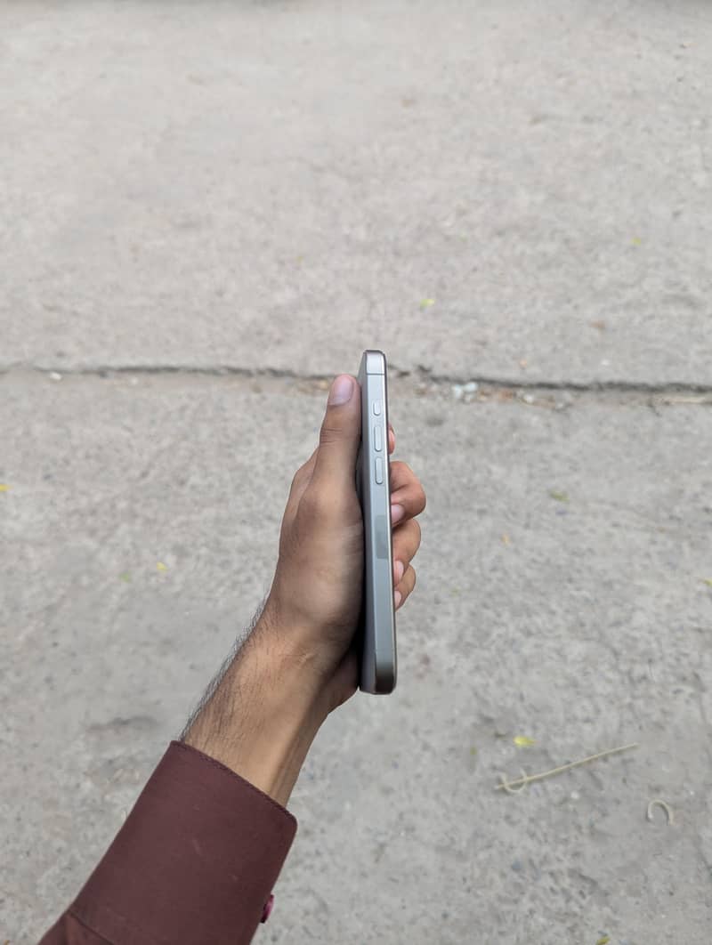 Apple iPhone 15 Pro 3