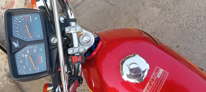 Bilkul New condition ma bike ha
