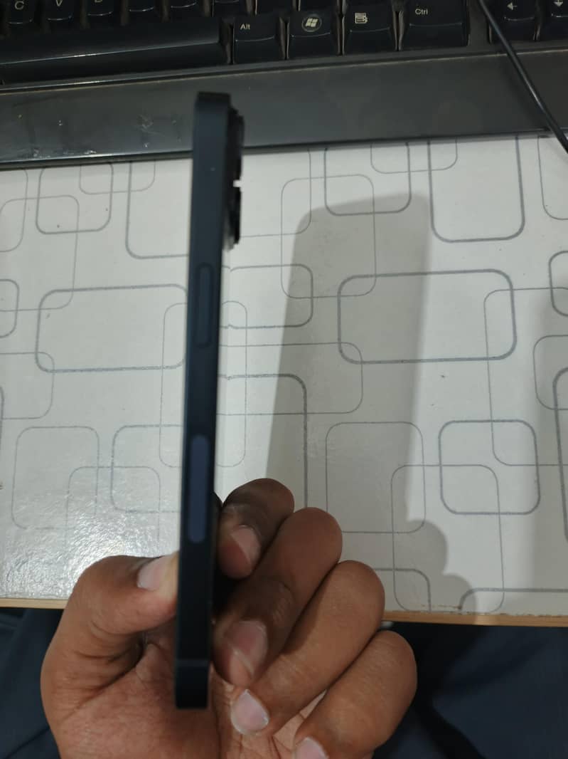Apple iPhone 14 3