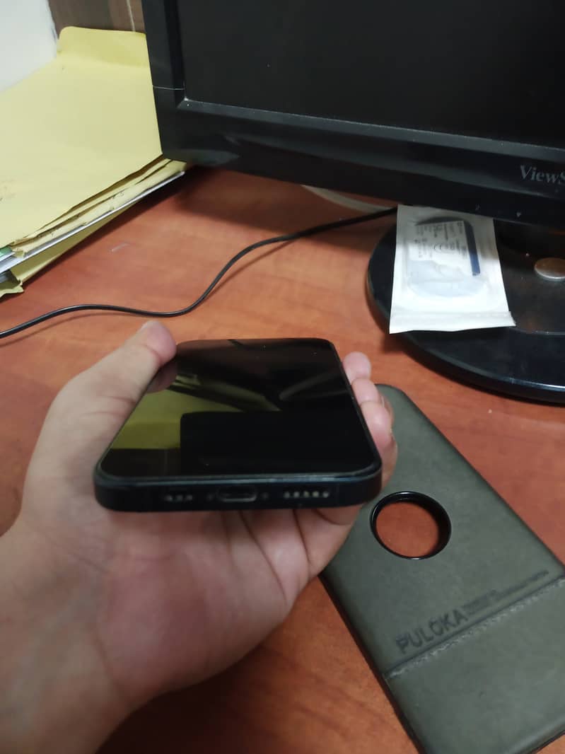 Apple iPhone 13 2