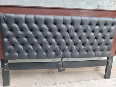 wooden king bed in great condition 10/10