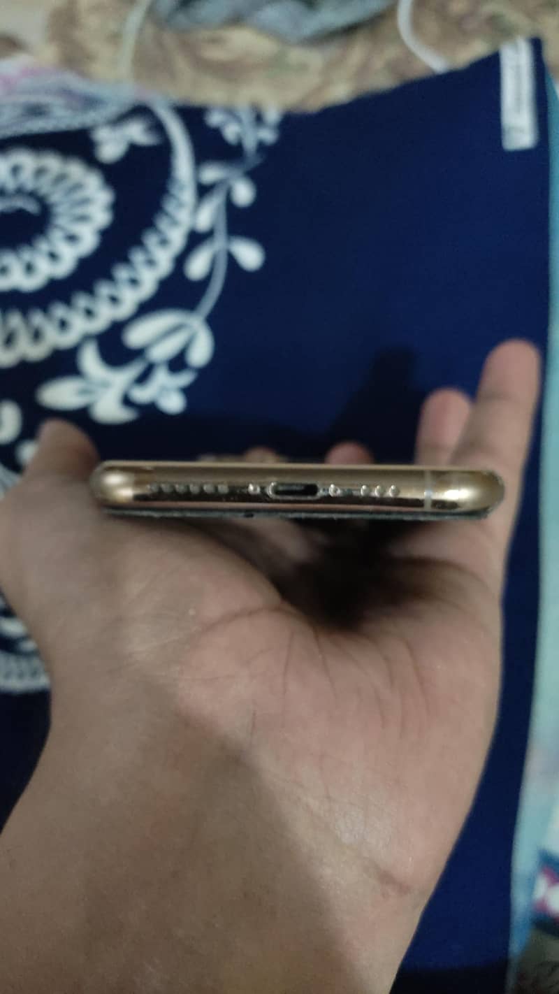 Apple iPhone 11 Pro 4