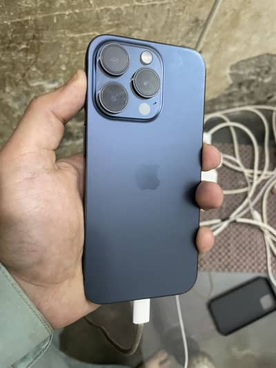 Apple iPhone 15 Pro blue titanium airitght 1000” pecernt