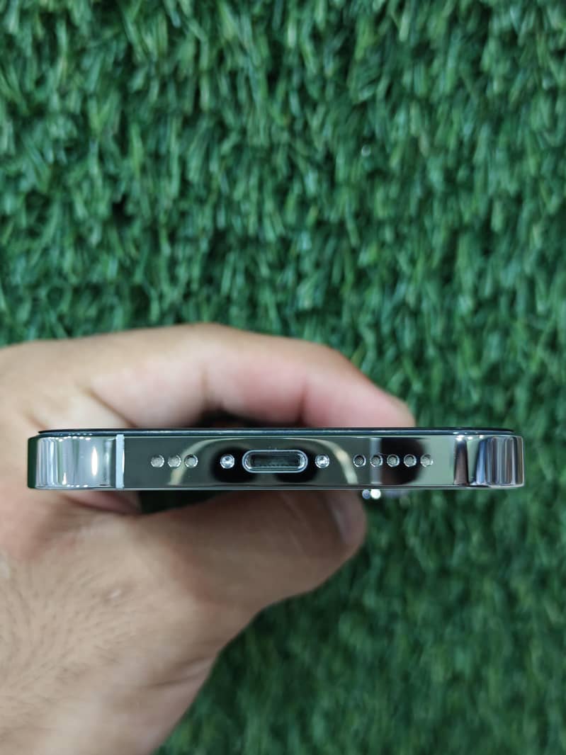 Apple iPhone 13 Pro 2