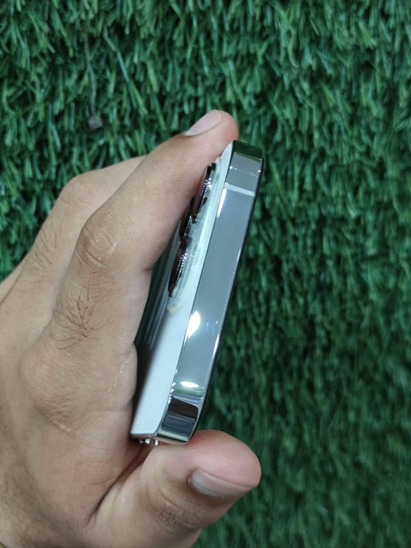 Apple iPhone 13 Pro 3