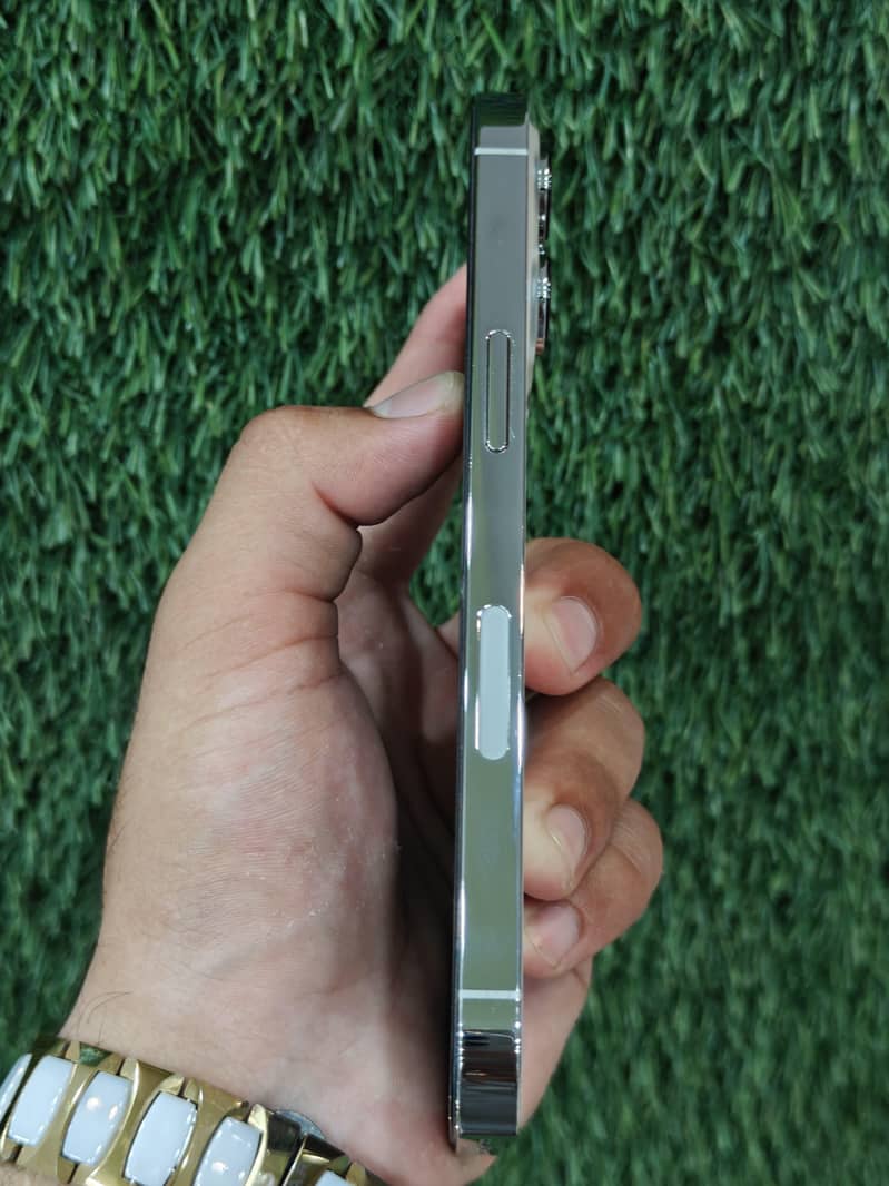 Apple iPhone 13 Pro 4