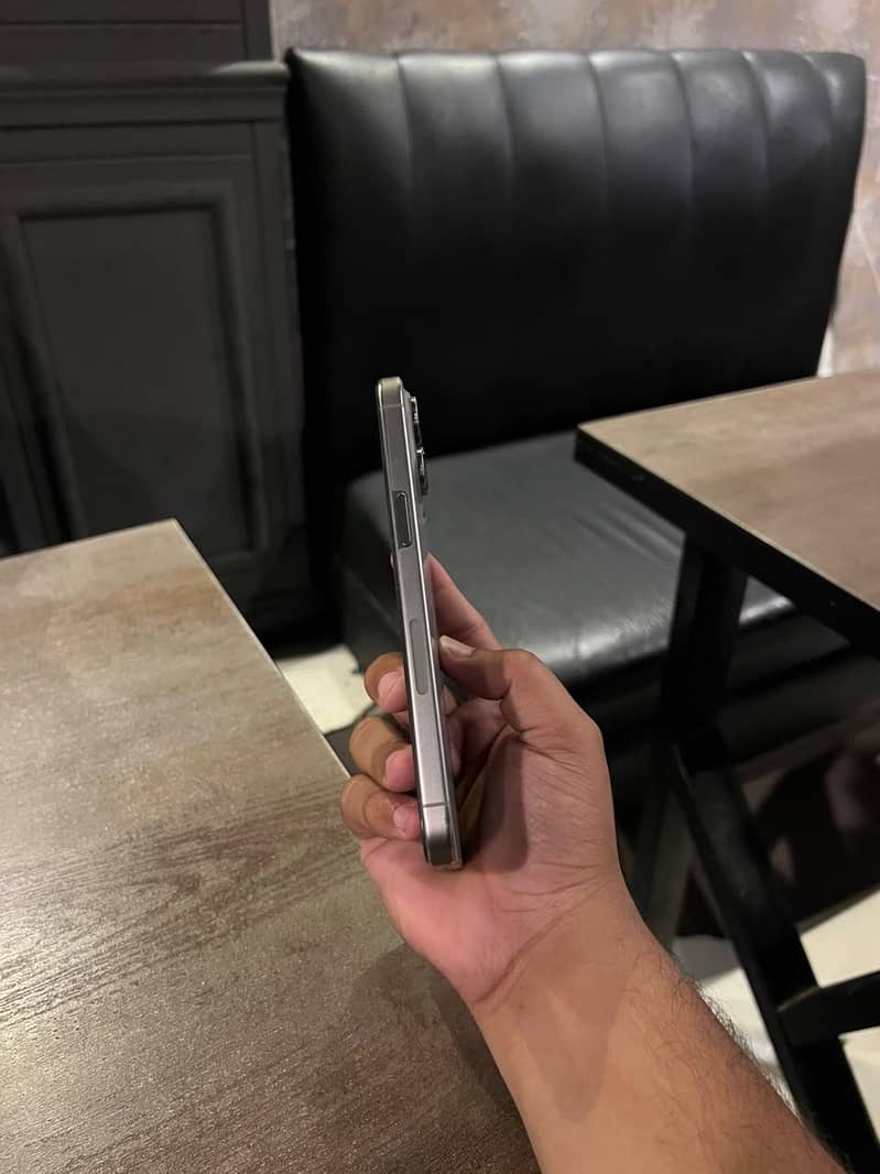 Apple iPhone 15 Pro Max 2