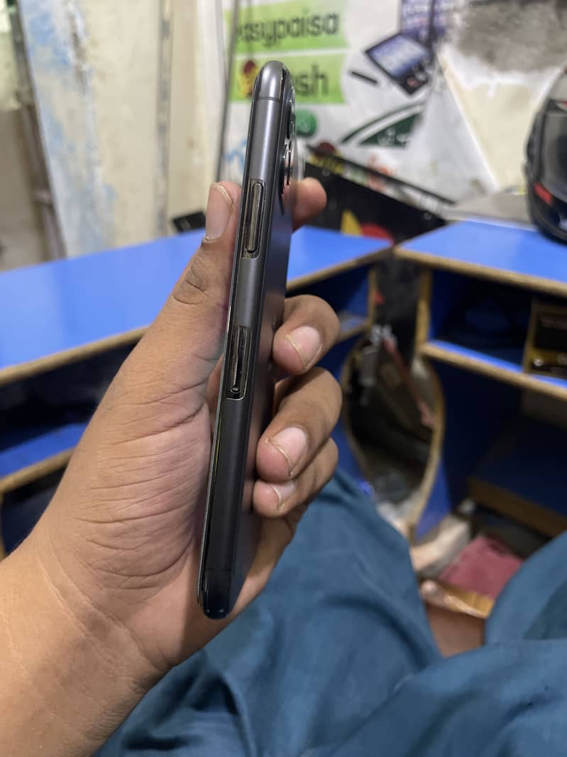 Apple iPhone 11 Pro 1