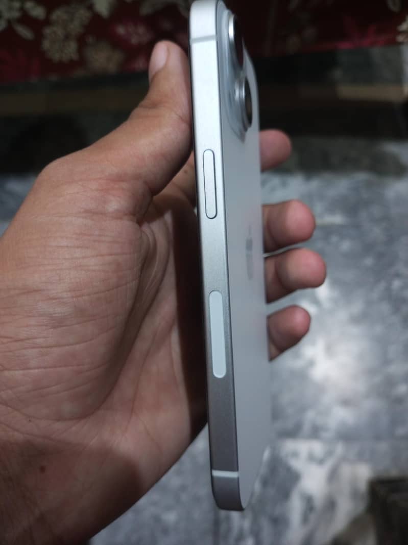 Apple iPhone 15 complete box 1