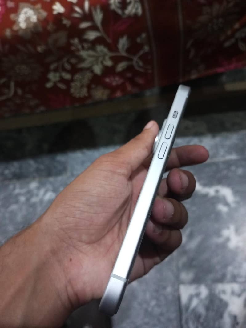 Apple iPhone 15 complete box 3