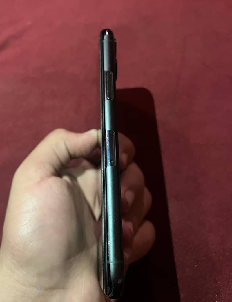 Apple iPhone 11 Pro 4