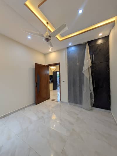 4 MARLA FULL HOUSE WITH GAS AVAILABLE FOR RENT IN MILITARY ACCOUNT HOUSING SOCIETY COLLEGE ROAD LAHORE.