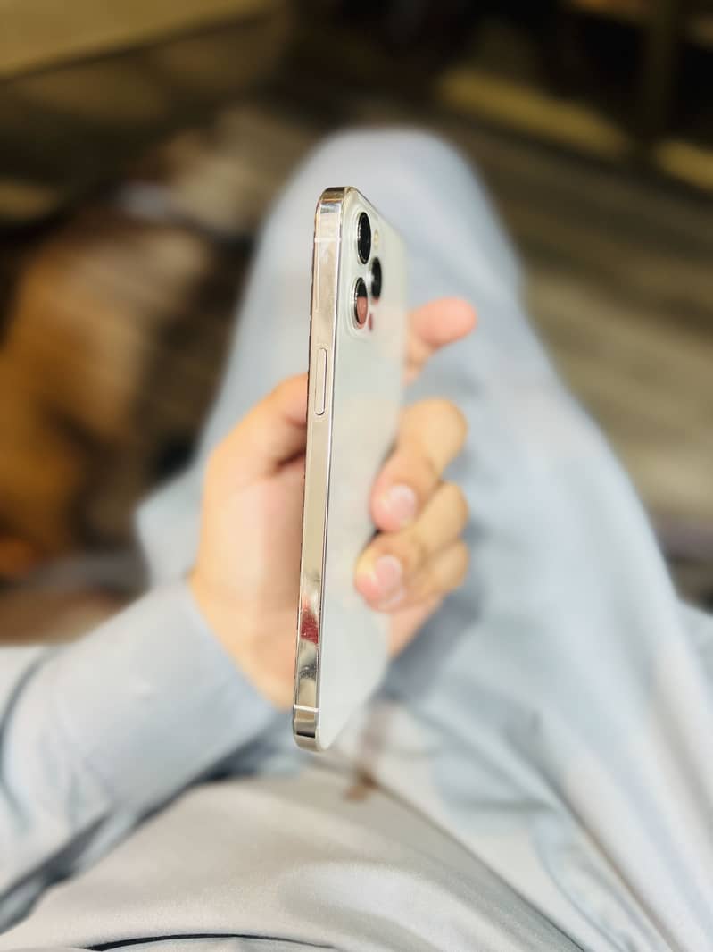 iPhone 12 Pro Max 2