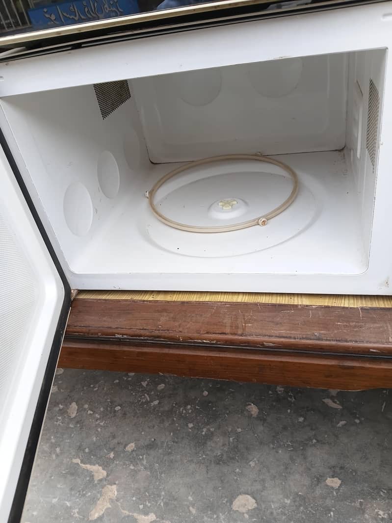 Dawlance Microwave 1