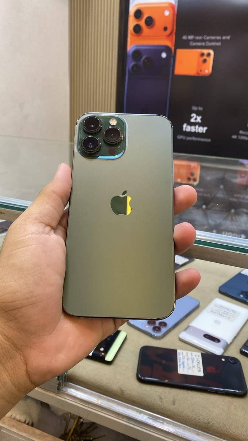 Apple iPhone 13 Pro Max 0