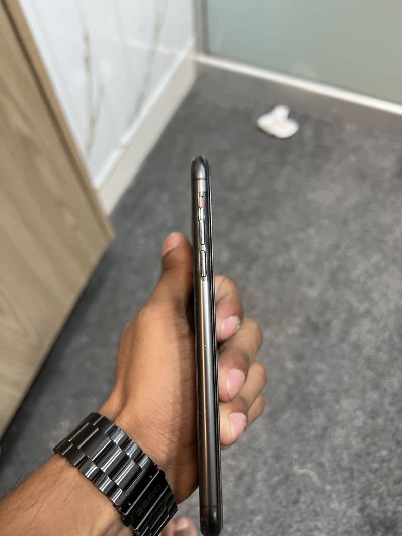 Apple iPhone 11 4