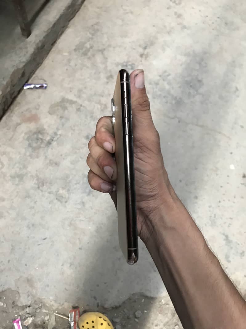 Apple iPhone 11 Pro Max 1