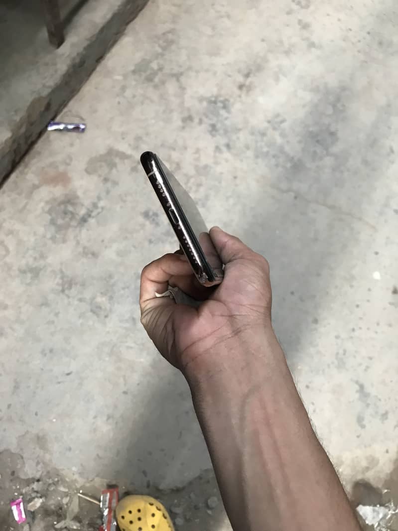 Apple iPhone 11 Pro Max 2