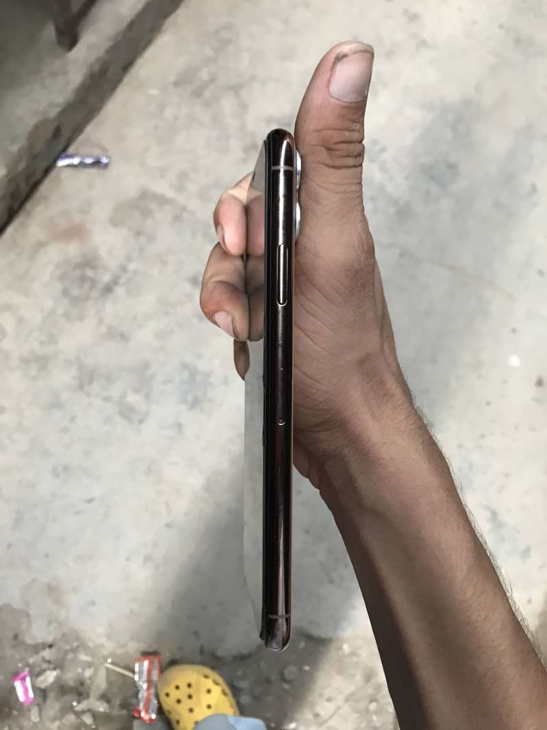 Apple iPhone 11 Pro Max 4