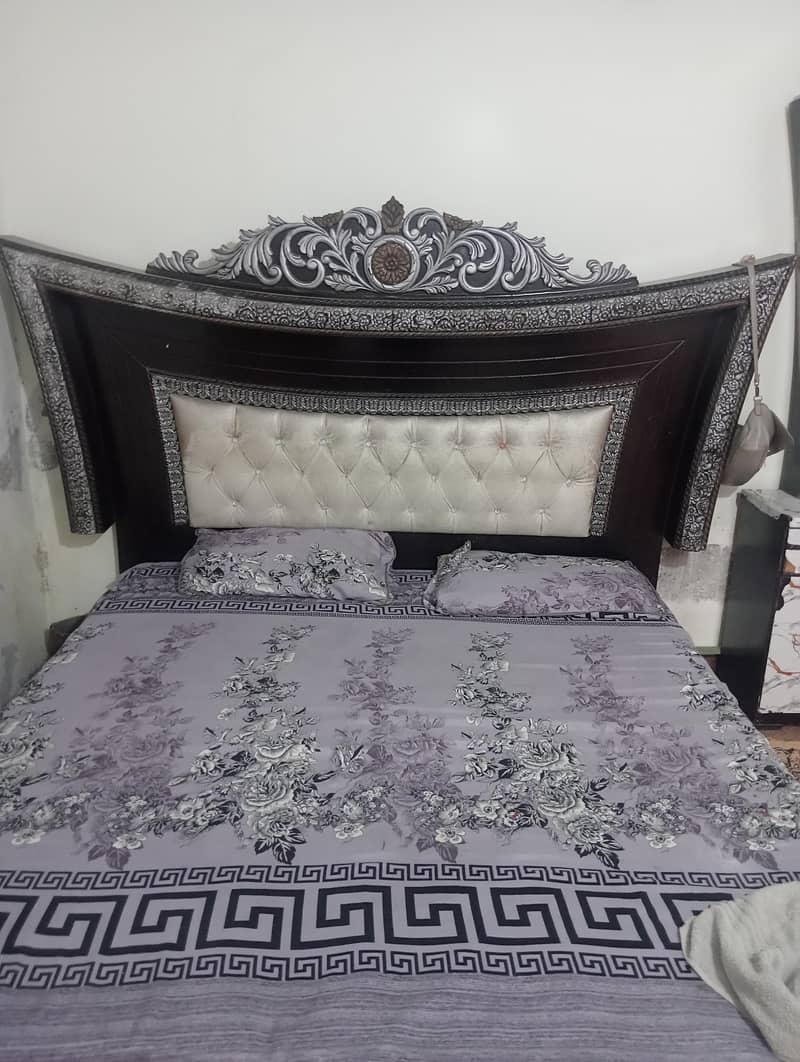 king size bed 0