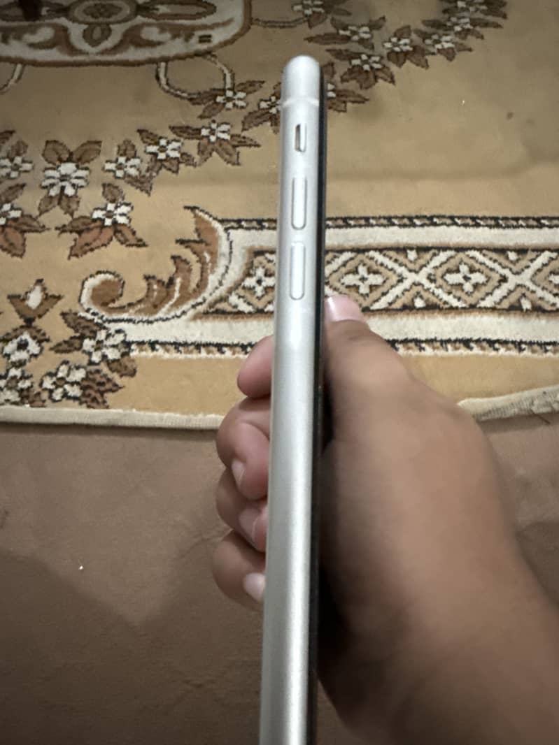 Apple iPhone 11 3