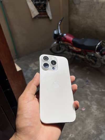 Apple iPhone 16 Pro