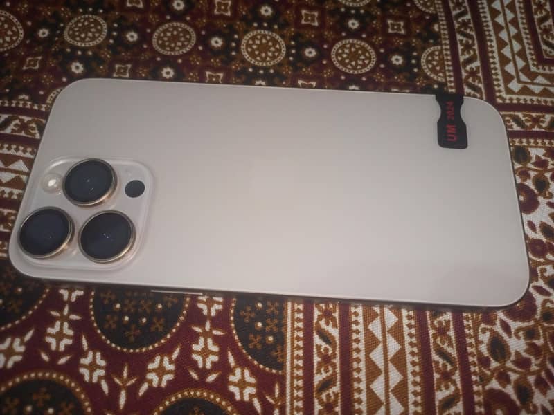 Apple iPhone 16 Pro Max 4
