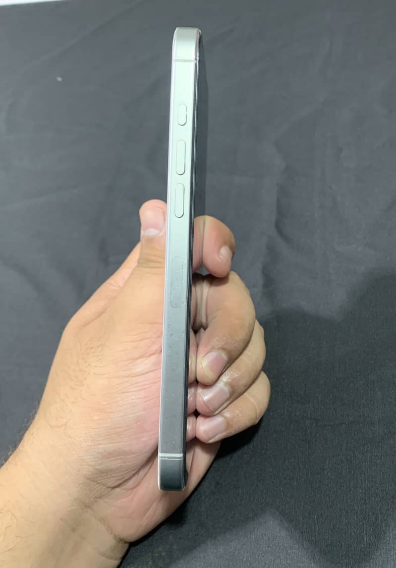 iPhone 16 Pro Max 2