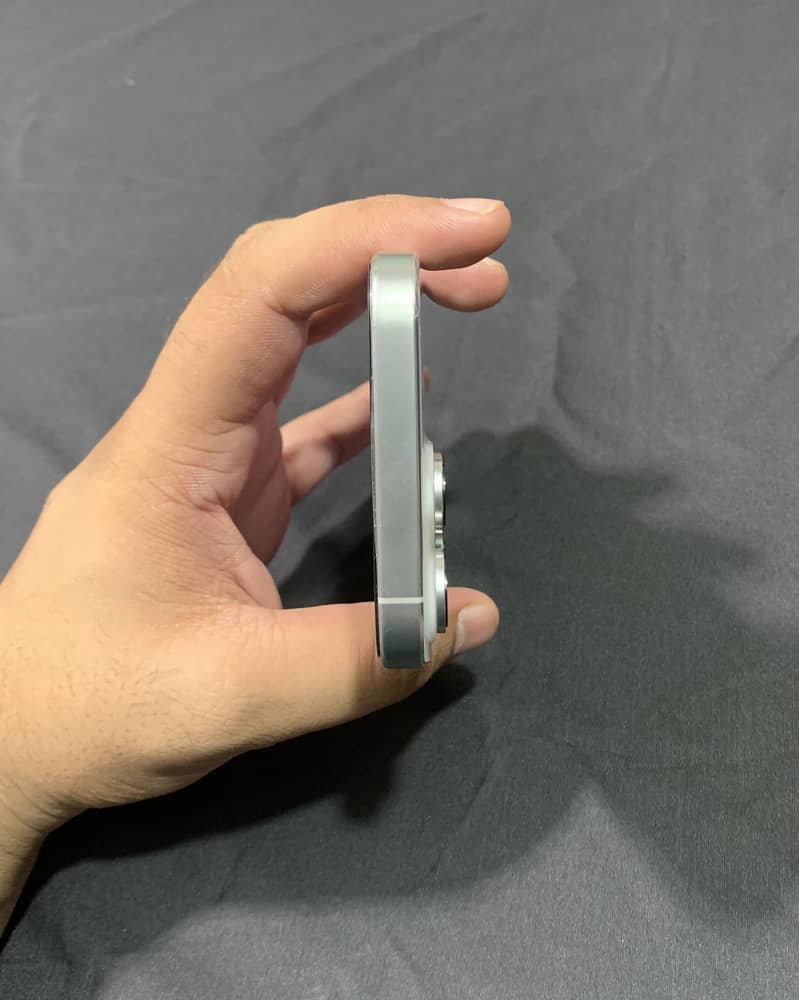 iPhone 16 Pro Max 3