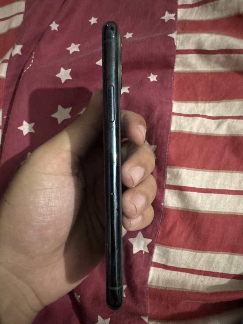 Apple iPhone 11 Pro 2