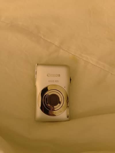 Vintage Canon IXUS 105 Digital Camera (12.1 MP) + Original Case
