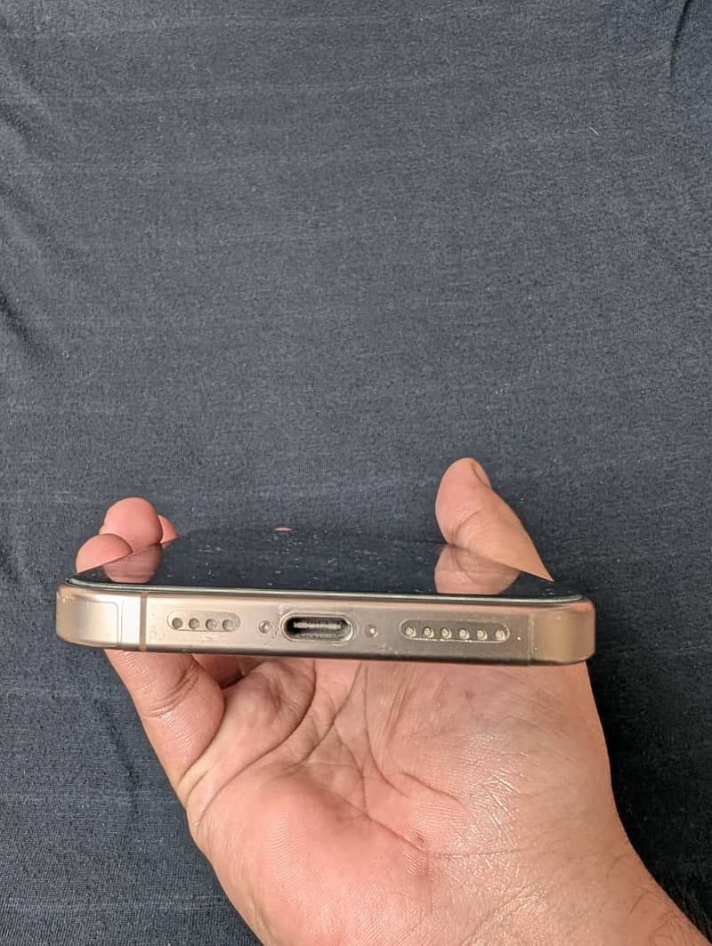 Apple iPhone 16 Pro Max 2