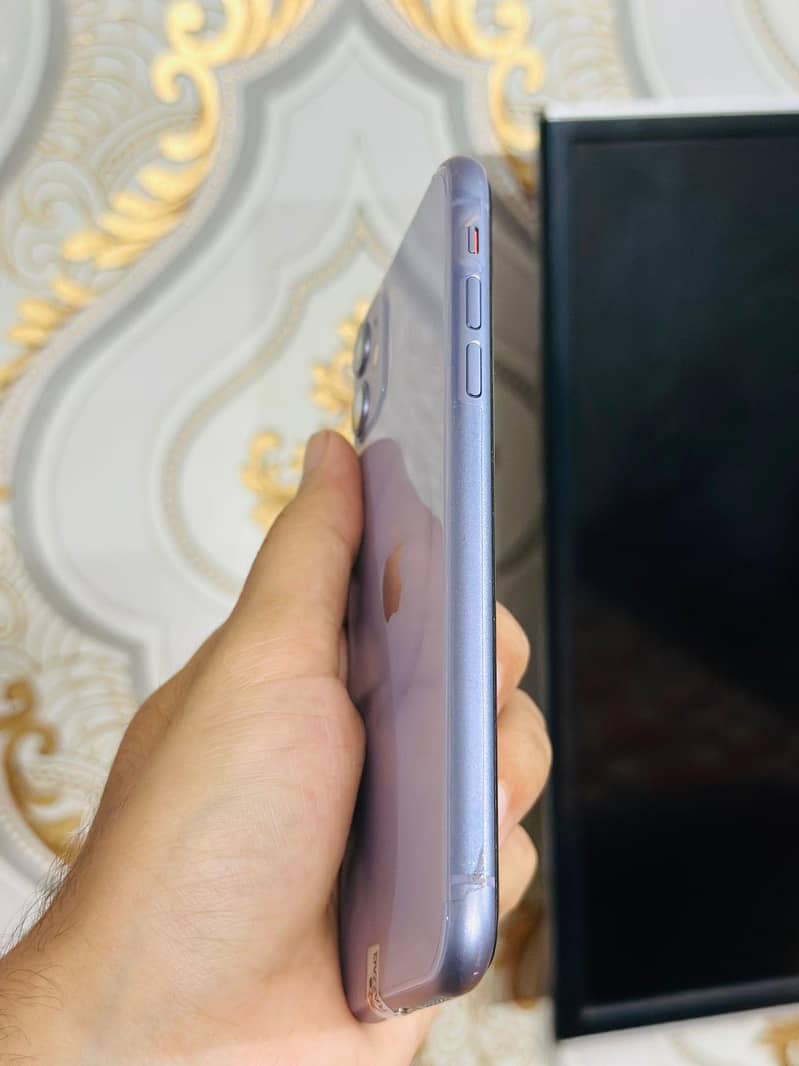 Apple iPhone 11 3