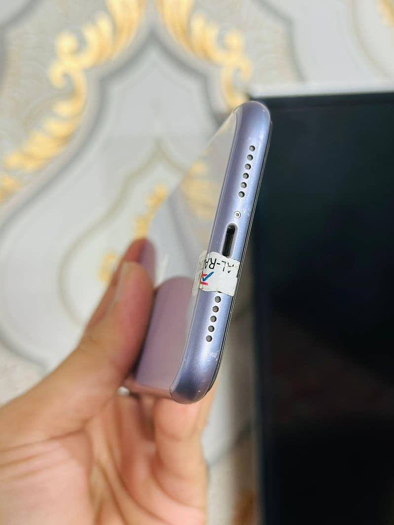 Apple iPhone 11 4