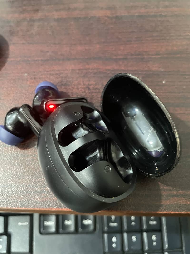 Quantum earbuds 6