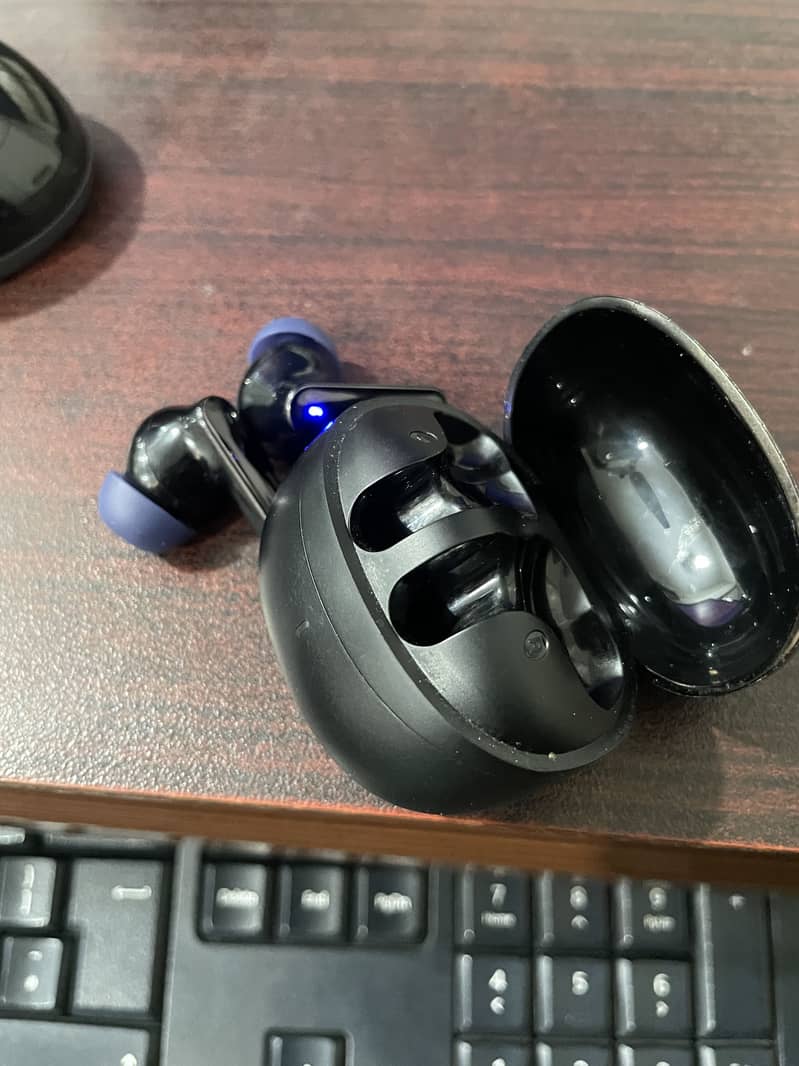 Quantum earbuds 7