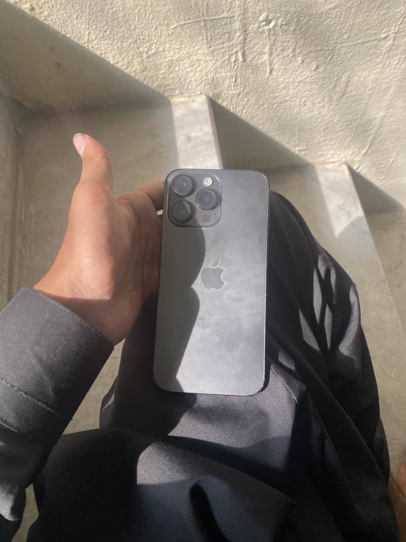 Apple iPhone 14 Pro Max 4