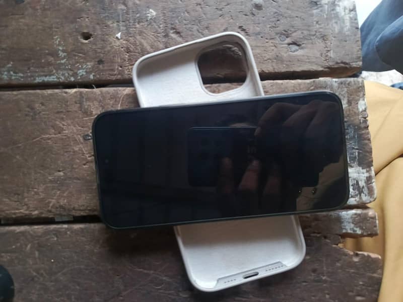 Apple iPhone 15 plus 4