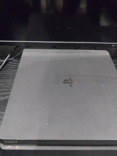 ps4 slim , slight used ,