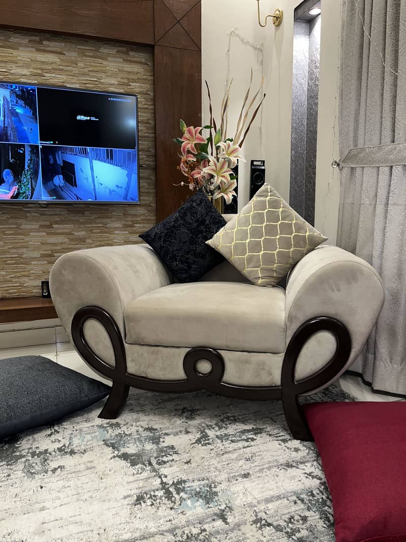 Premium Cherry sofa set with table 9