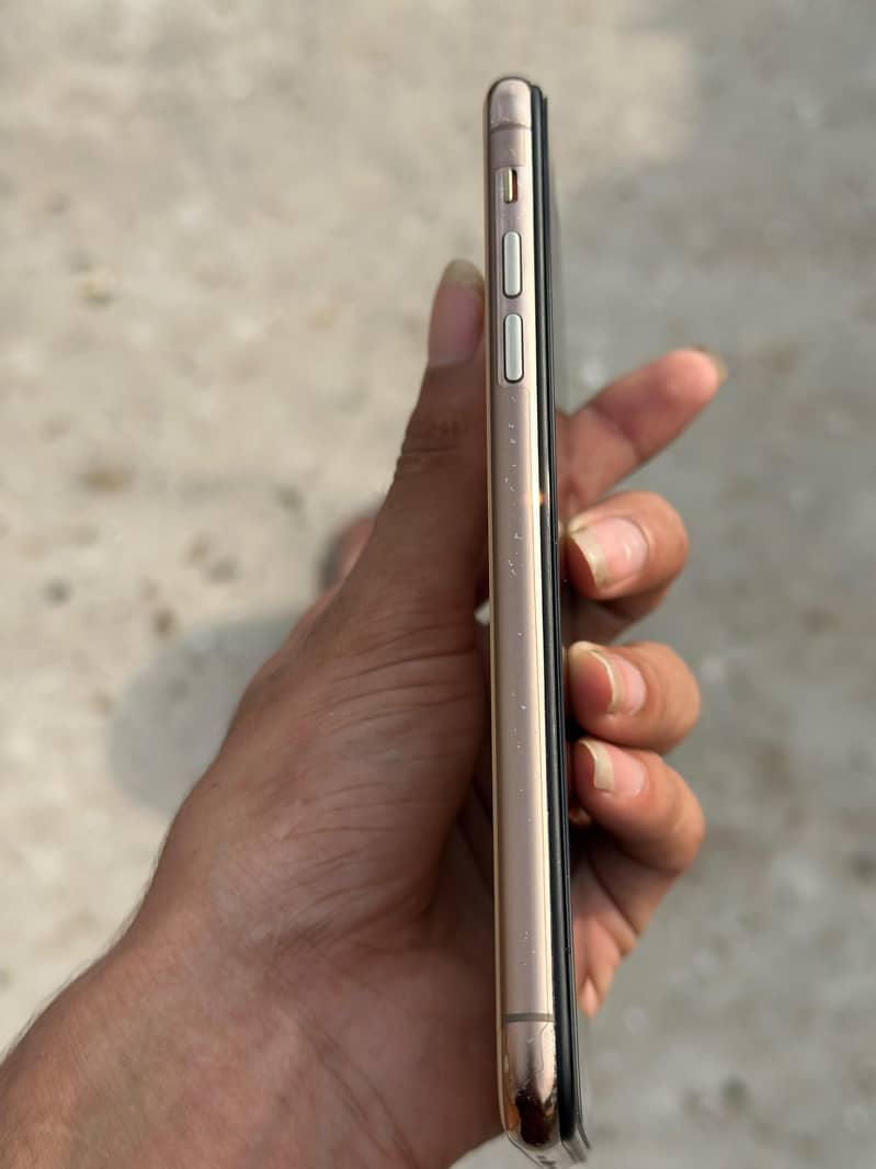 Apple iPhone 11 Pro Max 2
