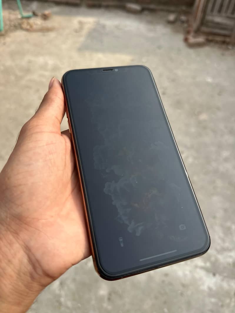 Apple iPhone 11 Pro Max 4