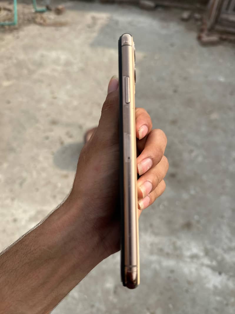 Apple iPhone 11 Pro Max 5