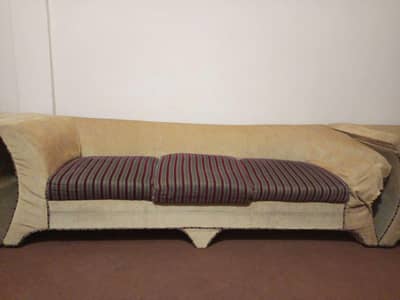 5 Seater sofa Set Available For sale Condition 10/8