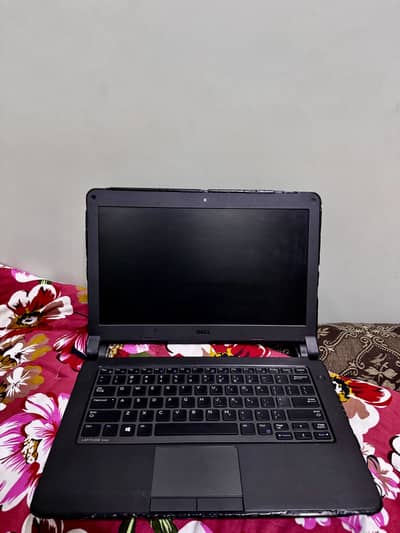 Dell Latitude 3340 (Core i3 4th Gen) – 4GB RAM / 256GB SSD