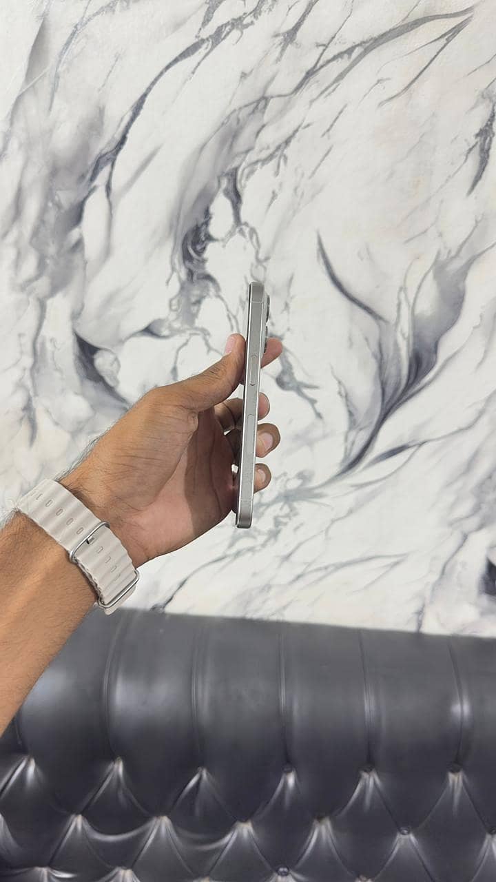 Apple iPhone 15 Pro 4