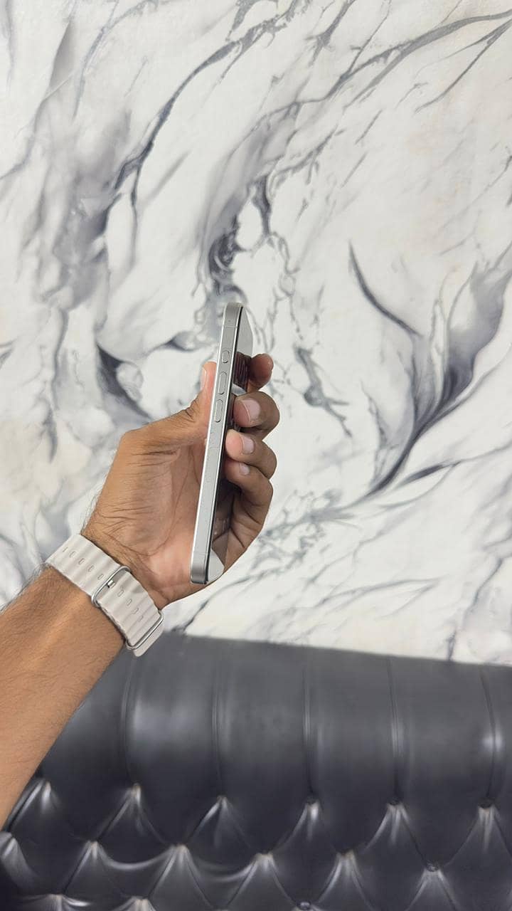 Apple iPhone 15 Pro 6